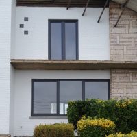 Renovation de maison avec Chassis PVC Gris anthracite s8000 Belgique 2