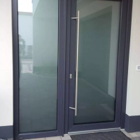 La porte d'entrée parfaite Anthracite et vitrage satinato antieffraction