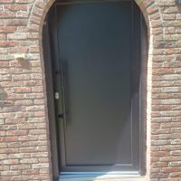 Porte d'entrée NOIRE avec panneau simple lisse